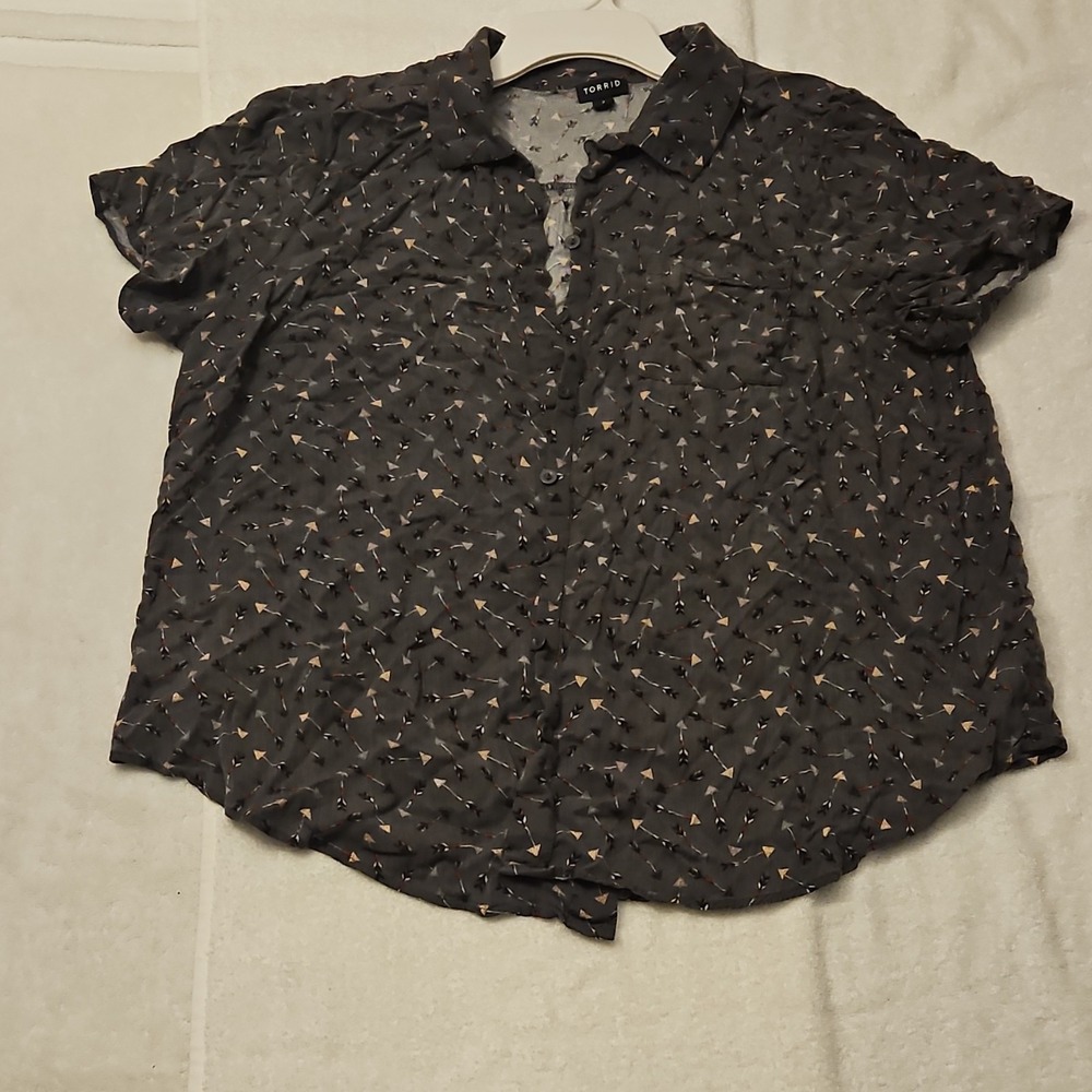 Torrid Black Geometric Woven Button Front Short Sleeve Plus Blouse Size 2